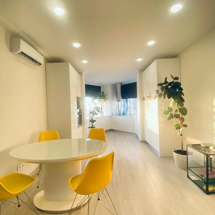 Zakrevskogo 103, a wonderful three-room apartment with a designer's