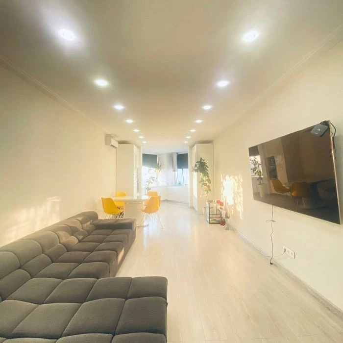 Zakrevskogo 103, a wonderful three-room apartment with a designer's