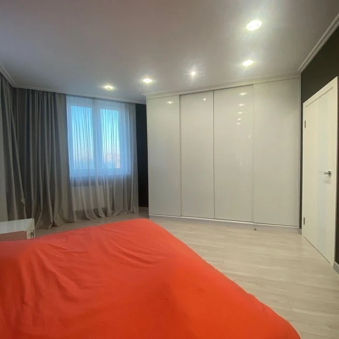 Zakrevskogo 103, a wonderful three-room apartment with a designer's