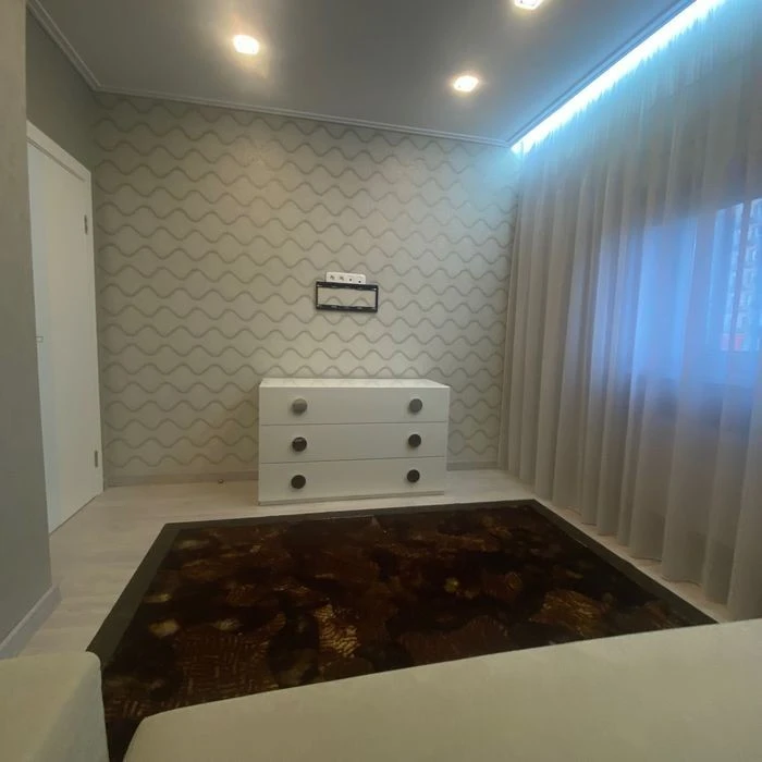 Zakrevskogo 103, a wonderful three-room apartment with a designer's