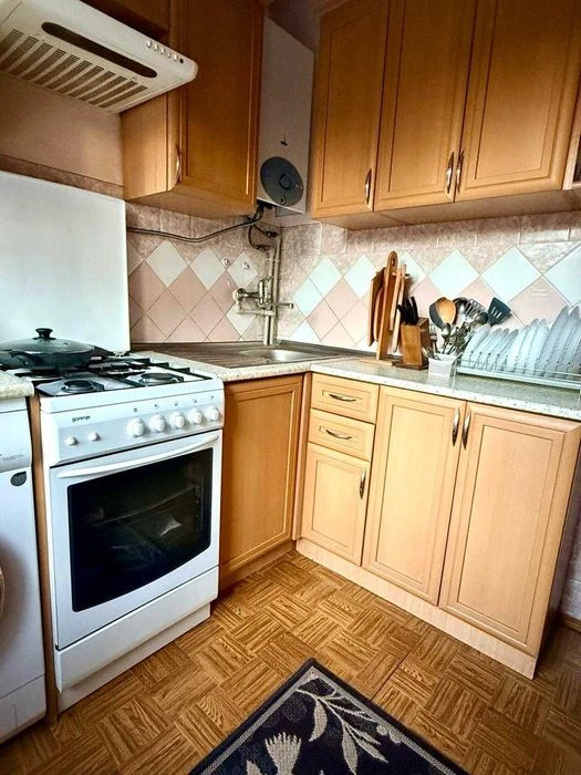 Продається квартира для сім'ї - 3 кімнати, меблі, гарний ста