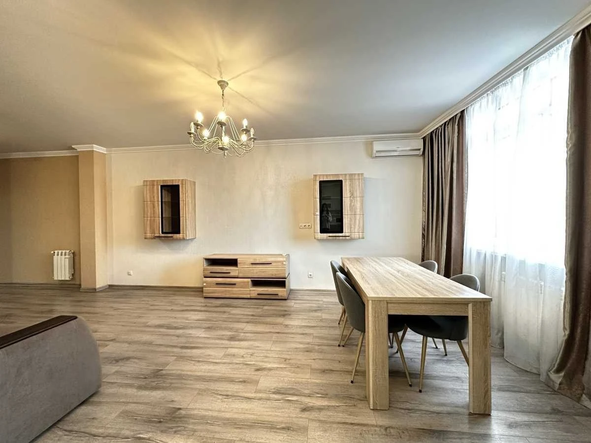 2-room apartment for sale 76 m², Heroes of Stalingrad Avenue.