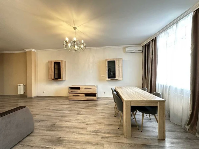 2-room apartment for sale 76 m², Heroes of Stalingrad Avenue.