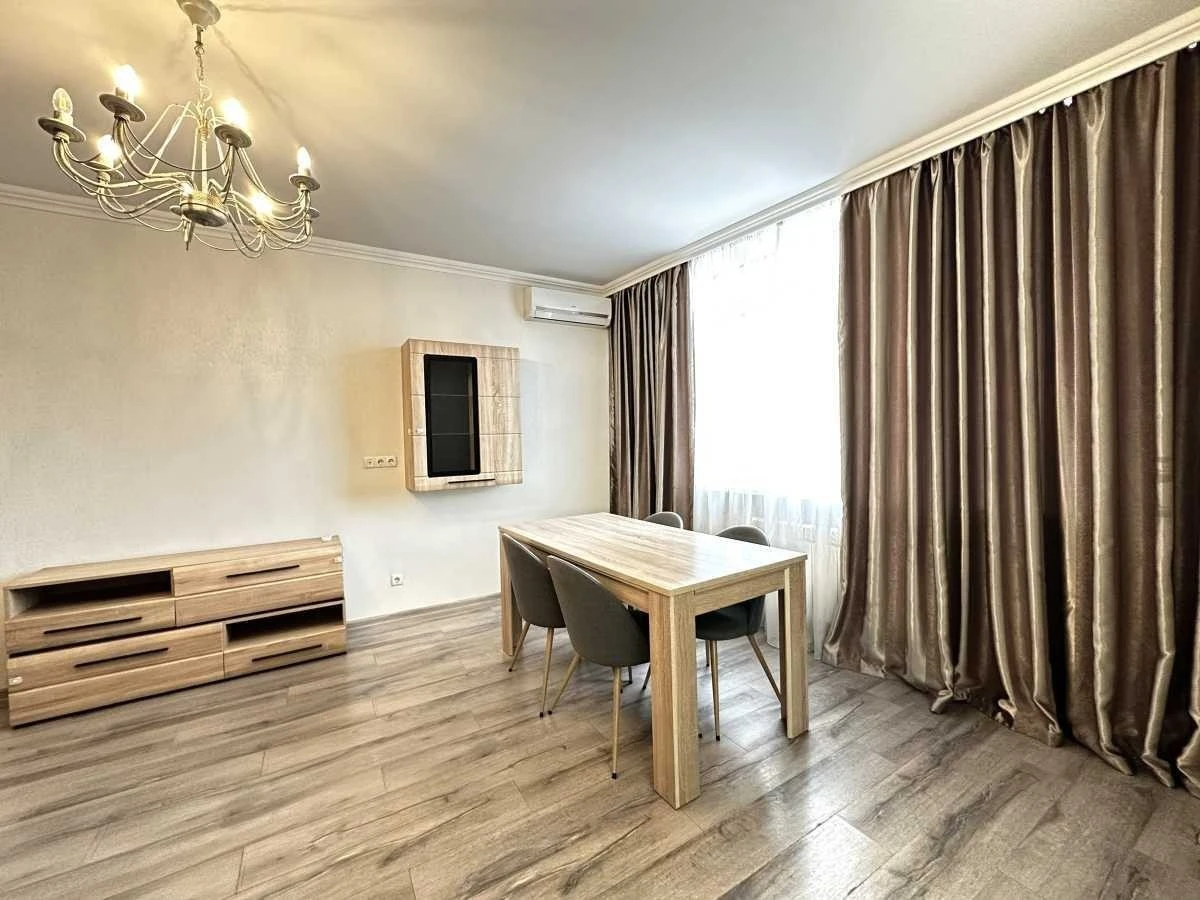 2-room apartment for sale 76 m², Heroes of Stalingrad Avenue.