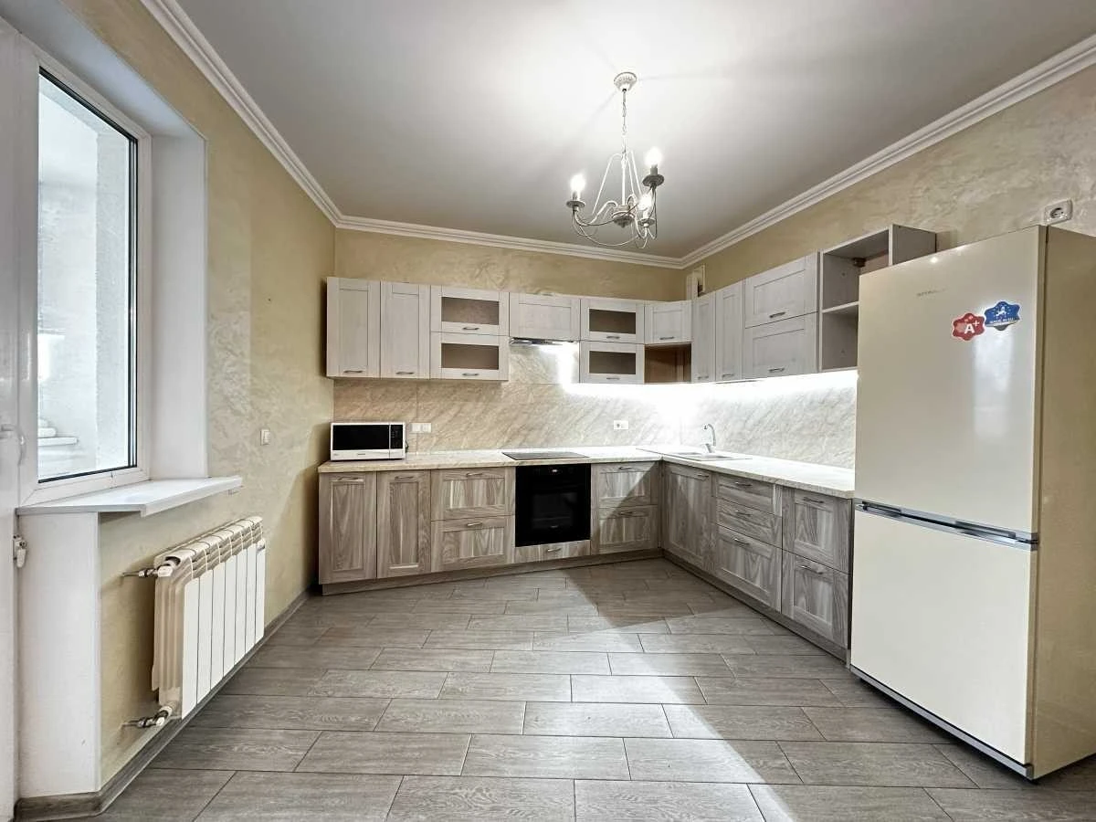 2-room apartment for sale 76 m², Heroes of Stalingrad Avenue.