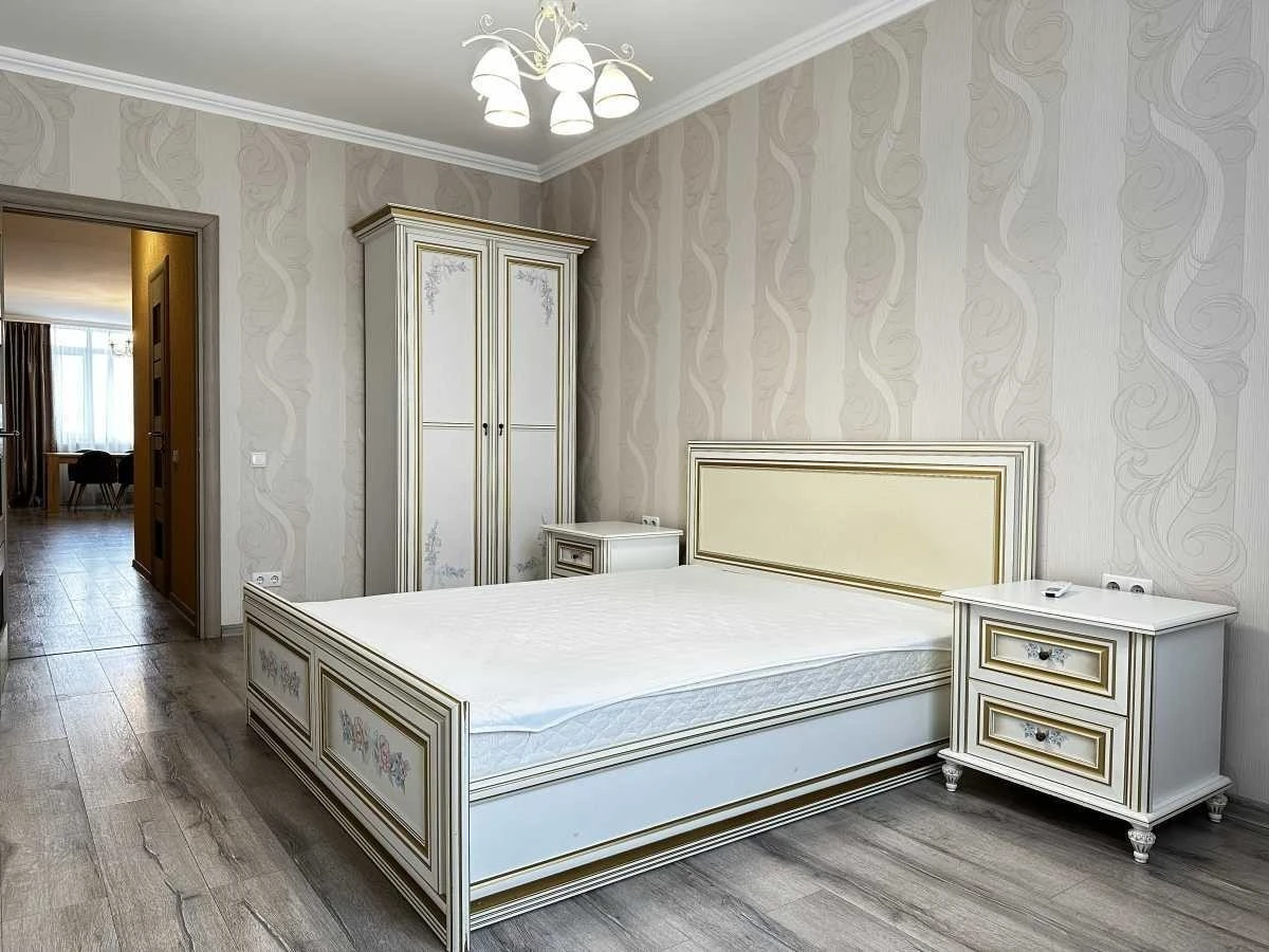 2-room apartment for sale 76 m², Heroes of Stalingrad Avenue.