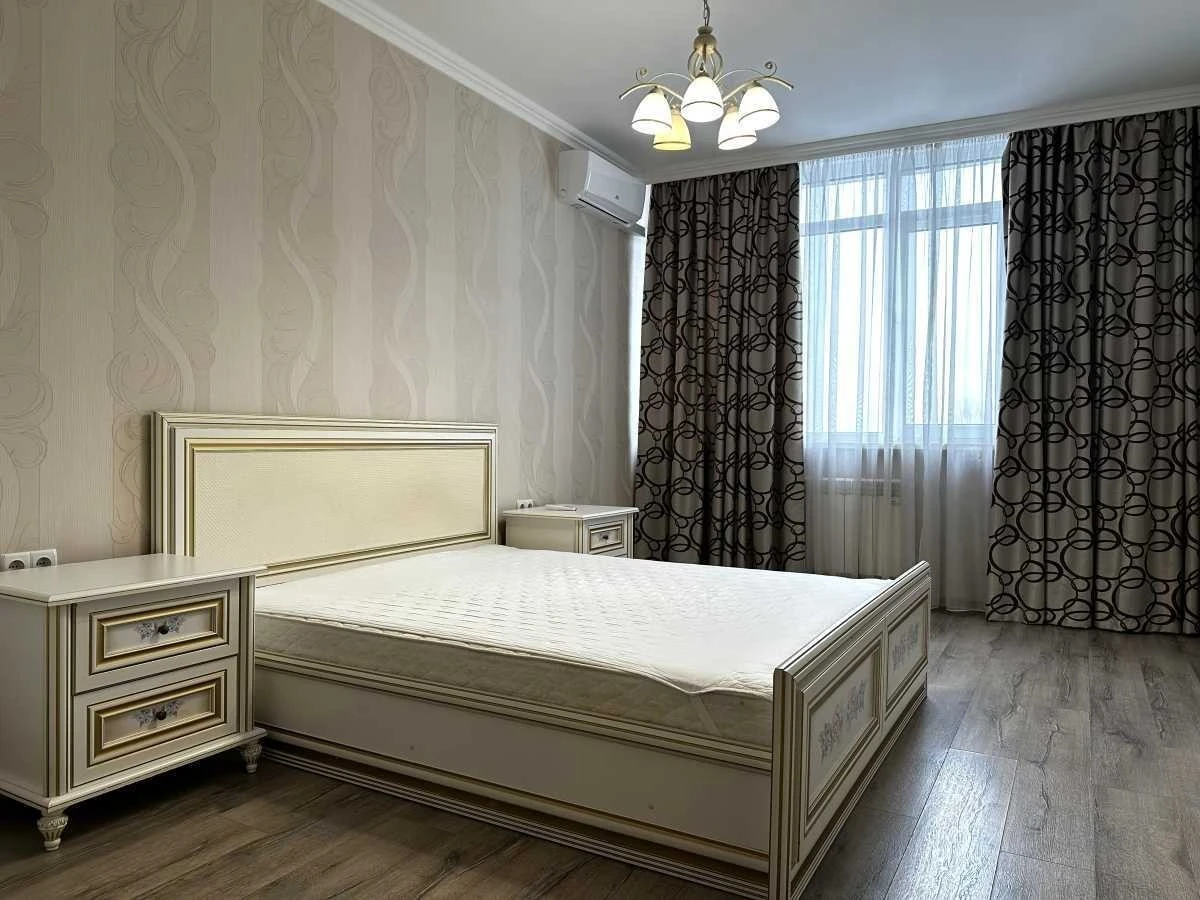 2-room apartment for sale 76 m², Heroes of Stalingrad Avenue.