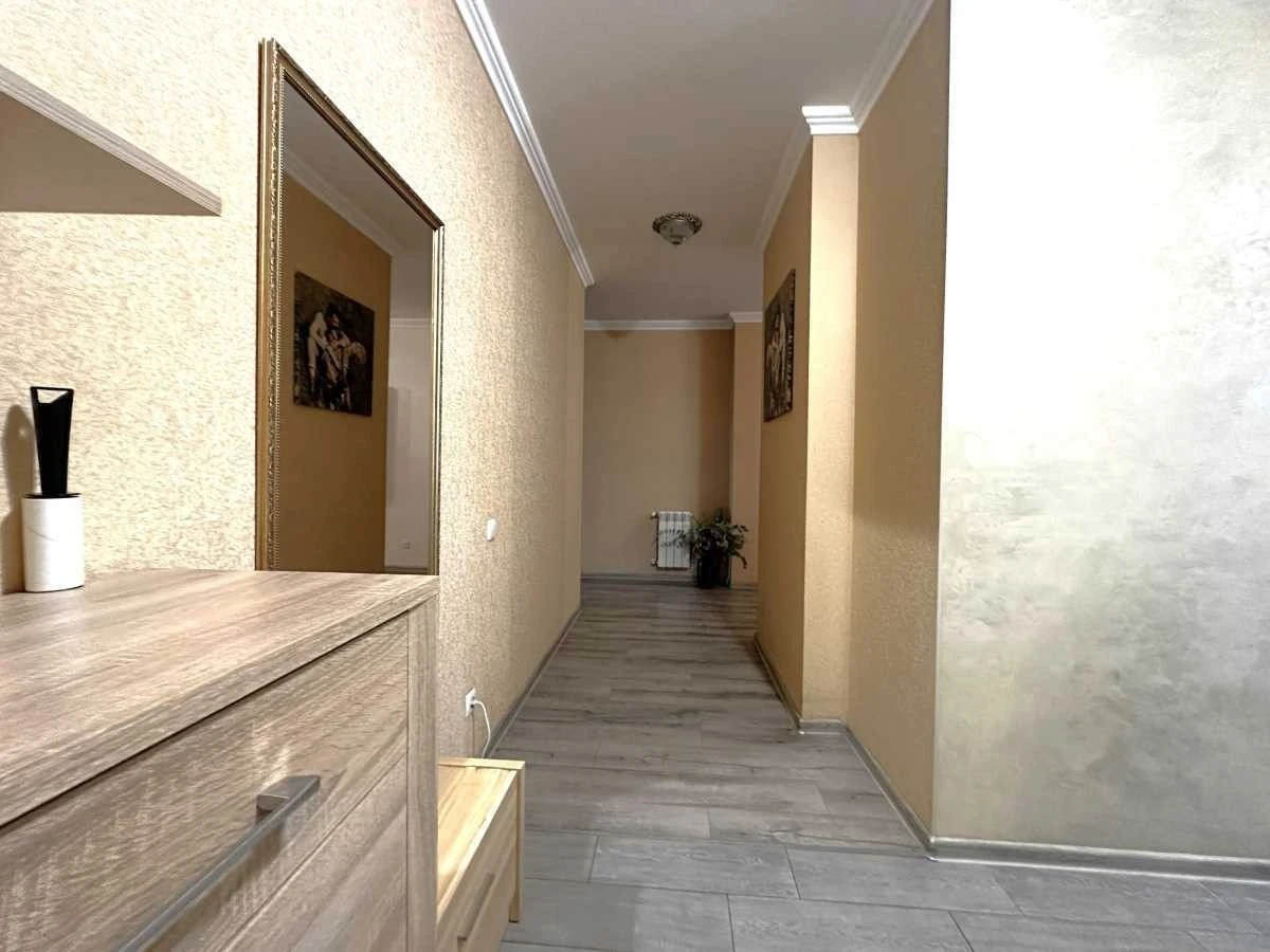 2-room apartment for sale 76 m², Heroes of Stalingrad Avenue.