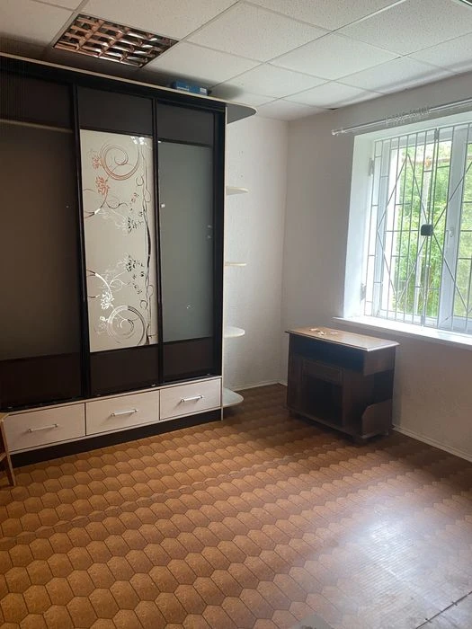 Продаж( оренда) 2 кімнатна квартира в ценрі міста 1 поверх (