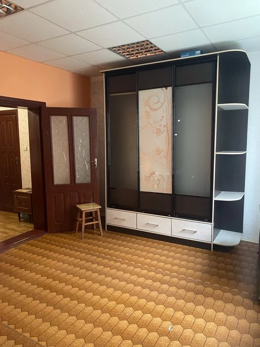 Продаж( оренда) 2 кімнатна квартира в ценрі міста 1 поверх (