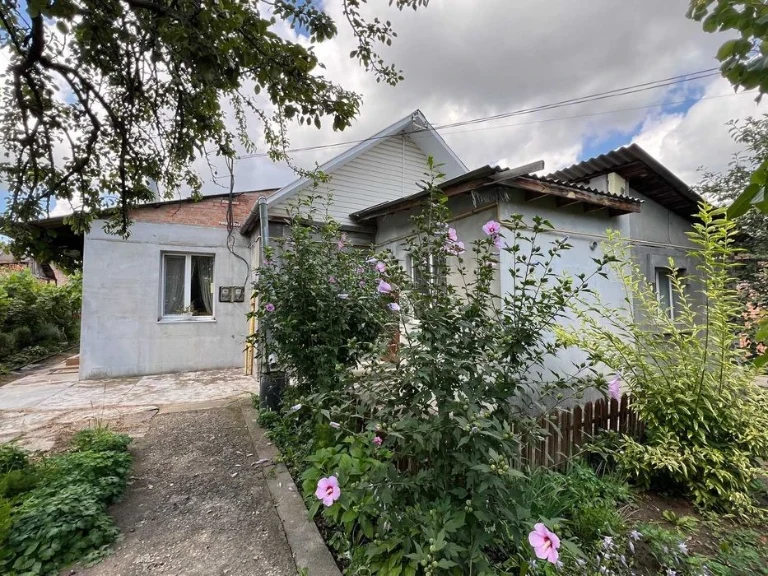 Продажа частного дома на две половины