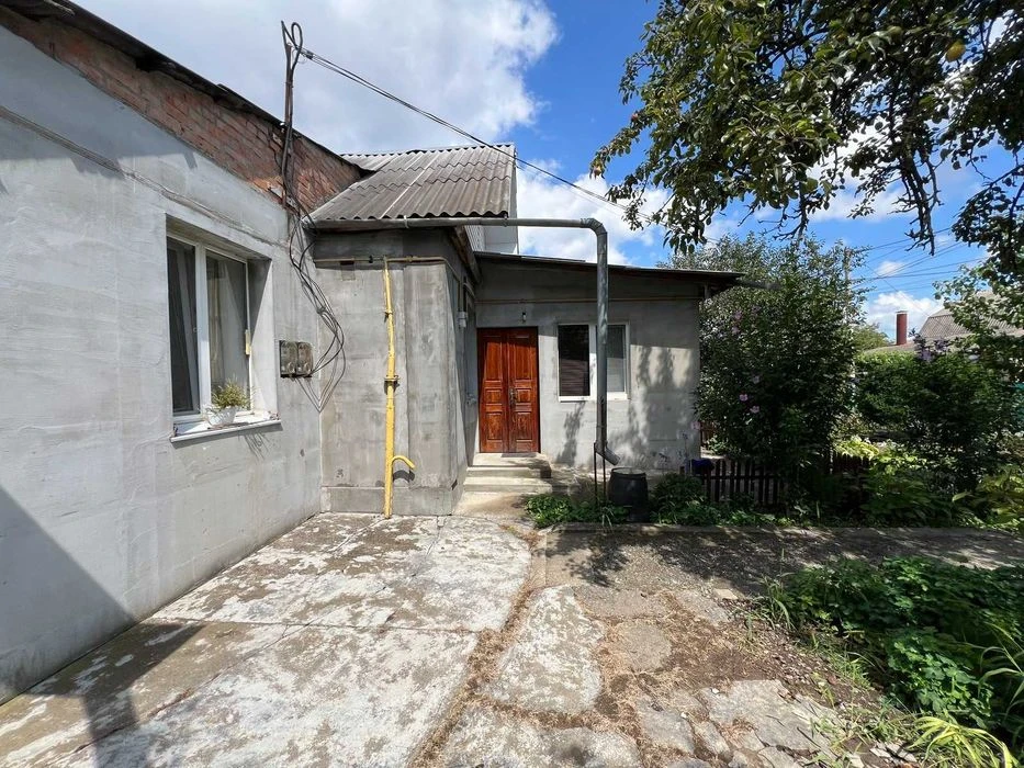 Продаж приватного будинку на дві половини