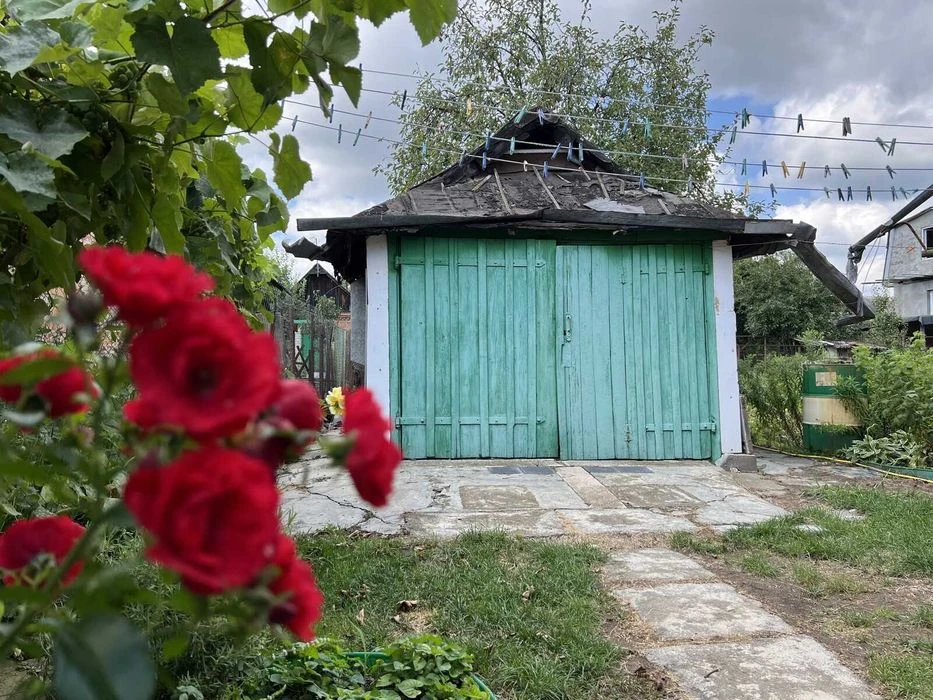 Продаж приватного будинку на дві половини
