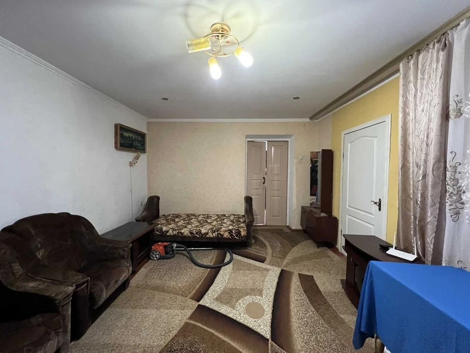 Продаж приватного будинку на дві половини