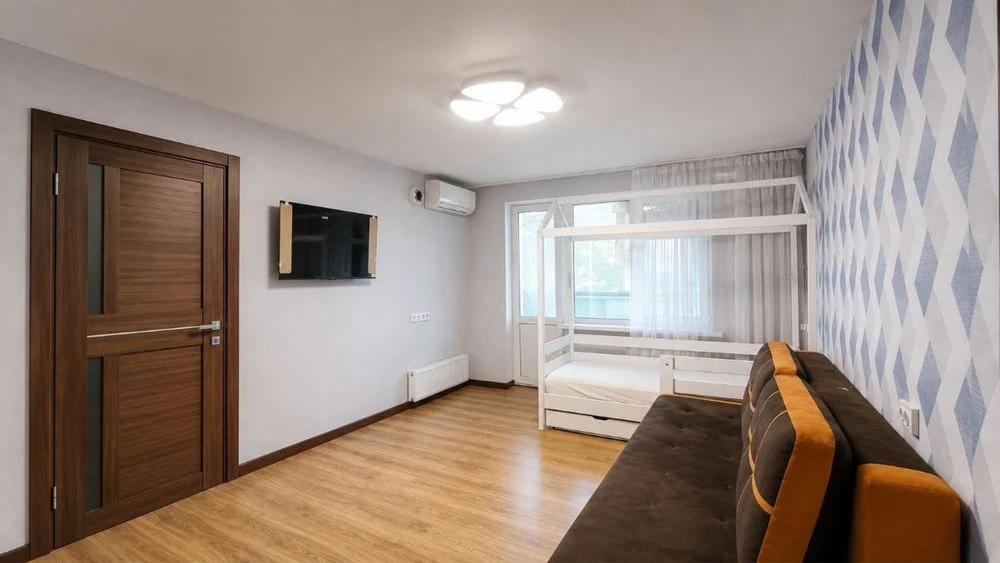 Продам 2-комнатную квартиру ул.Новокрымская Титова