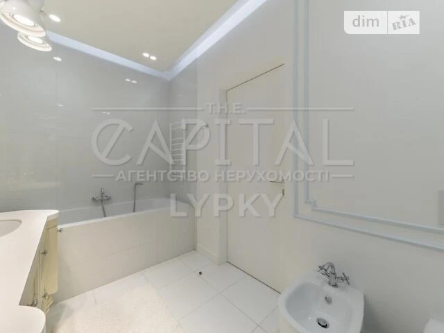 Sale of 3-room apartment 115 sq. m. on Andriy Verkhoglyada St. 20 •