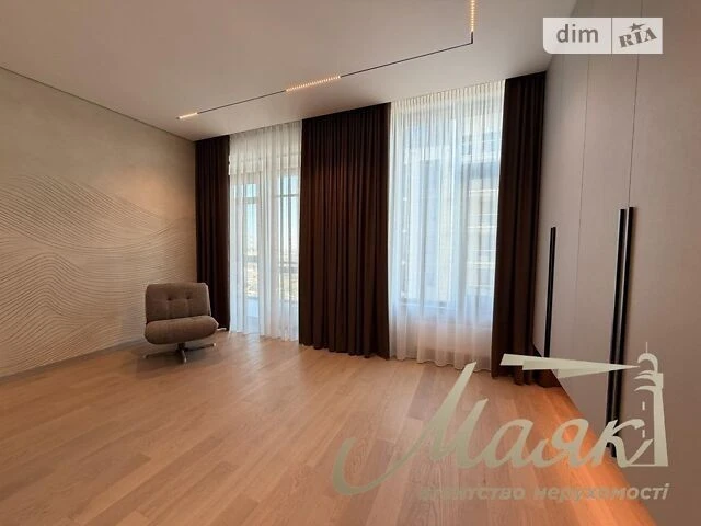 Sale of 3-room apartment 130 sq. m on Andriy Verkhoglyada St. 19A •