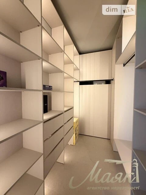 Sale of 3-room apartment 130 sq. m on Andriy Verkhoglyada St. 19A •