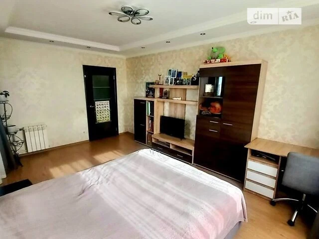 For sale 2-room apartment 70 sq. m. on Krakivska Street 13V • ID 3466