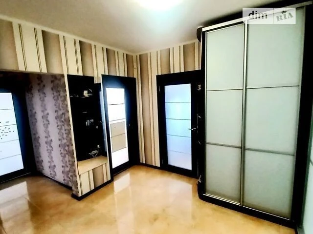 For sale 2-room apartment 70 sq. m. on Krakivska Street 13V • ID 3466
