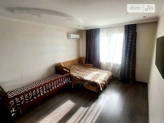 For sale 2-room apartment 70 sq. m. on Krakivska Street 13V • ID 3466
