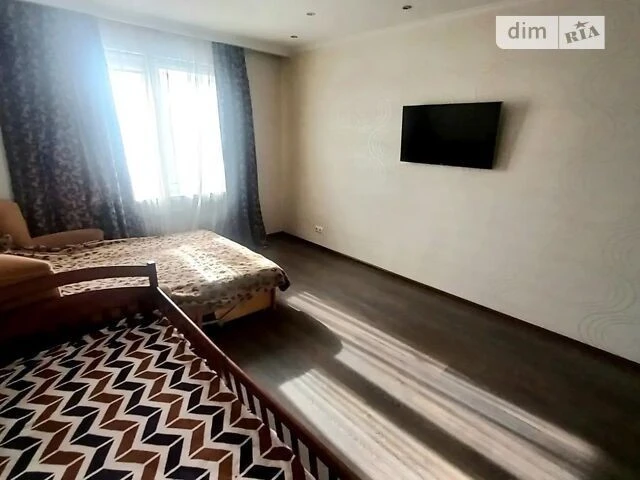 For sale 2-room apartment 70 sq. m. on Krakivska Street 13V • ID 3466