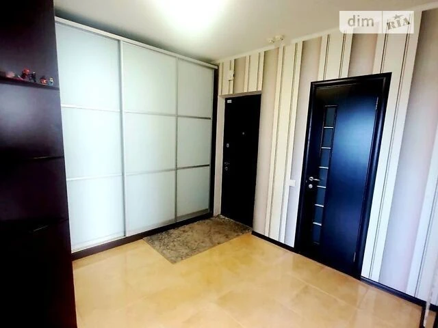 For sale 2-room apartment 70 sq. m. on Krakivska Street 13V • ID 3466