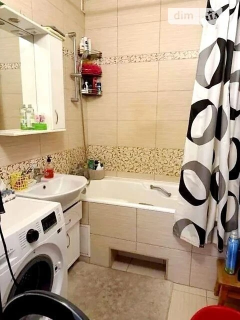 For sale 2-room apartment 70 sq. m. on Krakivska Street 13V • ID 3466