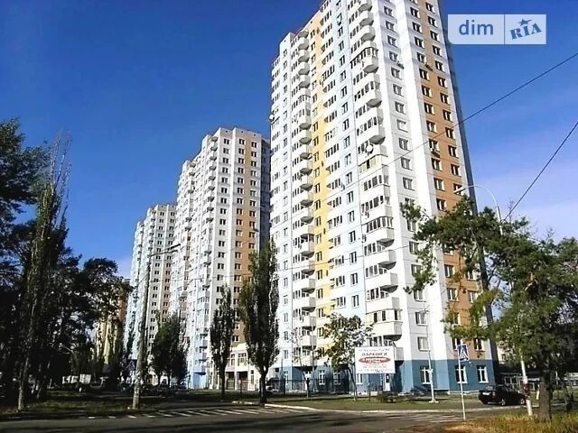 For sale 2-room apartment 70 sq. m. on Krakivska Street 13V • ID 3466