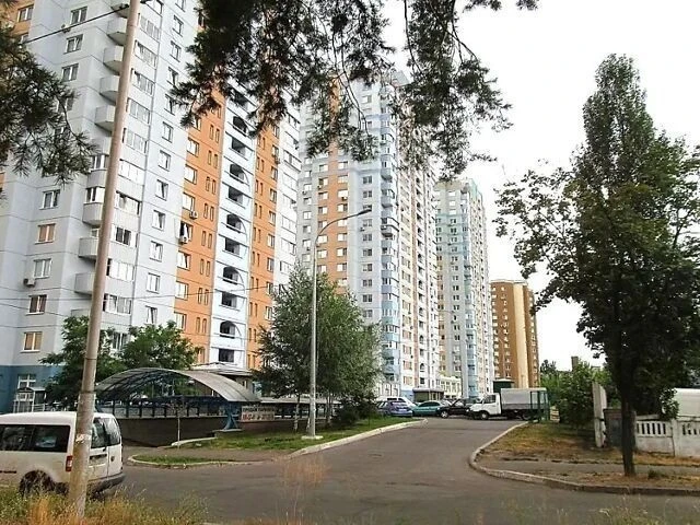 For sale 2-room apartment 70 sq. m. on Krakivska Street 13V • ID 3466