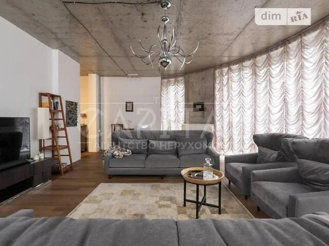 Продаж 3к квартири 146 кв. м на вул. Андрія Верхогляда 16 •