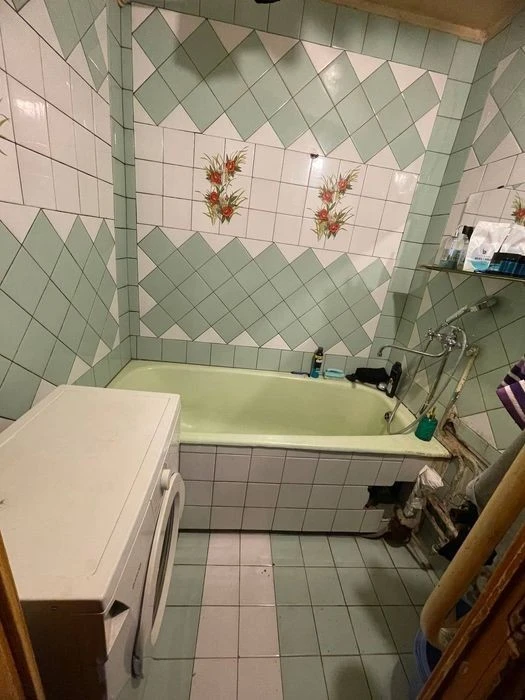 Продам 2-х комн. кв-ру Троещина, ул. Бальзака 48а