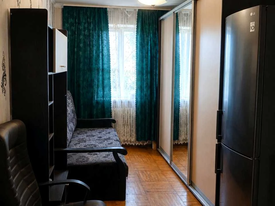 Apartment. Kharkiv, Traktorostudivnyky Ave.