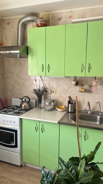 sale of an excellent 1-room apartment at Oresta Levytsky 19 (without