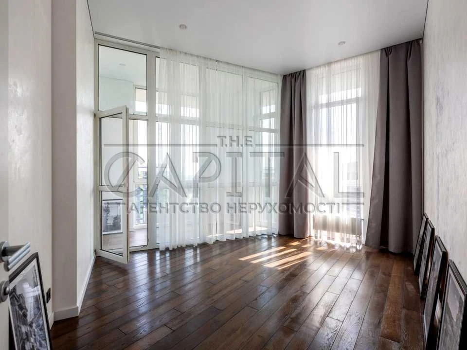 Apartment. Kyiv, Dniprovska Naberezhna St.