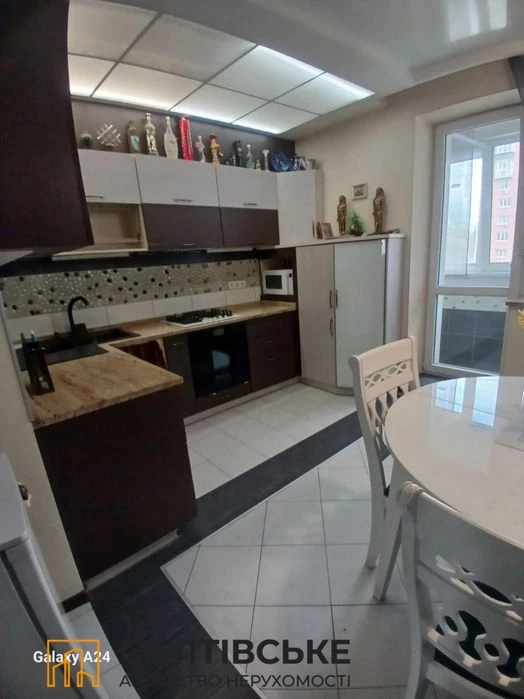 3884-OM Selling a 3-room apartment 97 sq.m. in a new building on the Northern Salt