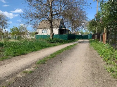 земельна ділянка під будівництво будинку. асфальтована дорог