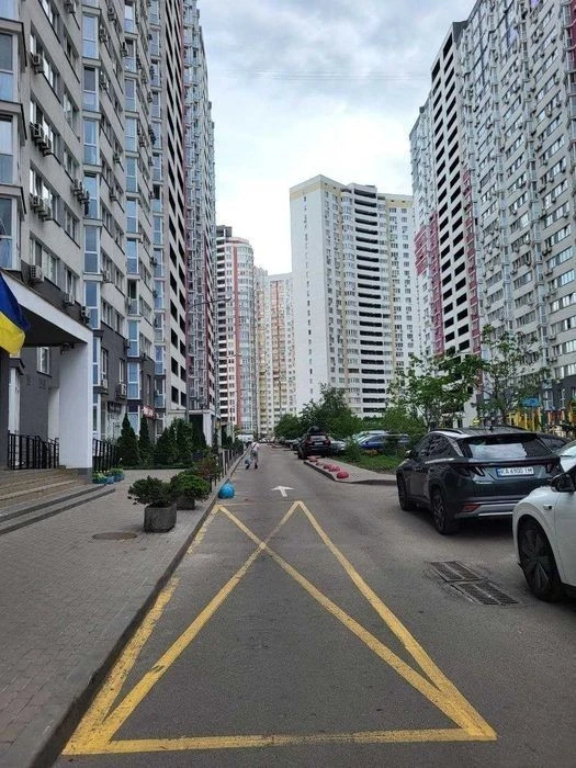 For sale 1 room, 2 Dragomanova St., S=50.2 sq. m, Poznyaki, kl.
