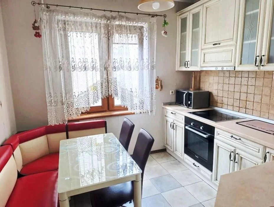 3 комнатная квартира с ремонтом и мебелью на Добровольского,
