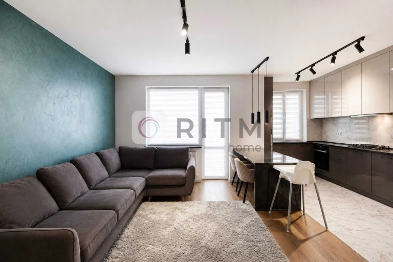 Sale of a 4-room apartment with renovation in Sykhiv district