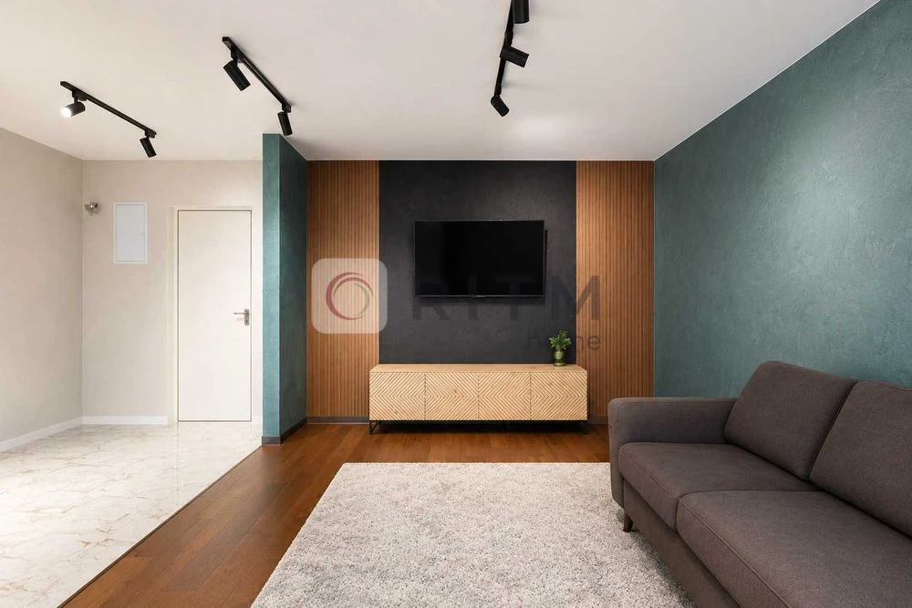 Sale of a 4-room apartment with renovation in Sykhiv district