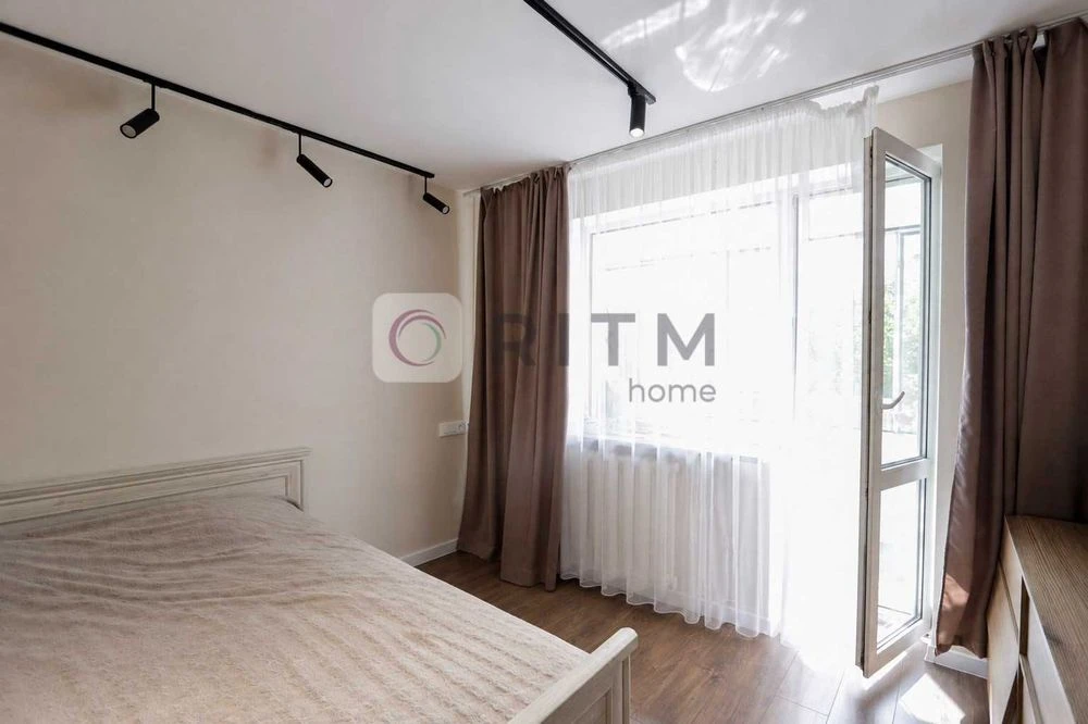 Sale of a 4-room apartment with renovation in Sykhiv district