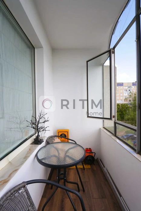 Sale of a 4-room apartment with renovation in Sykhiv district