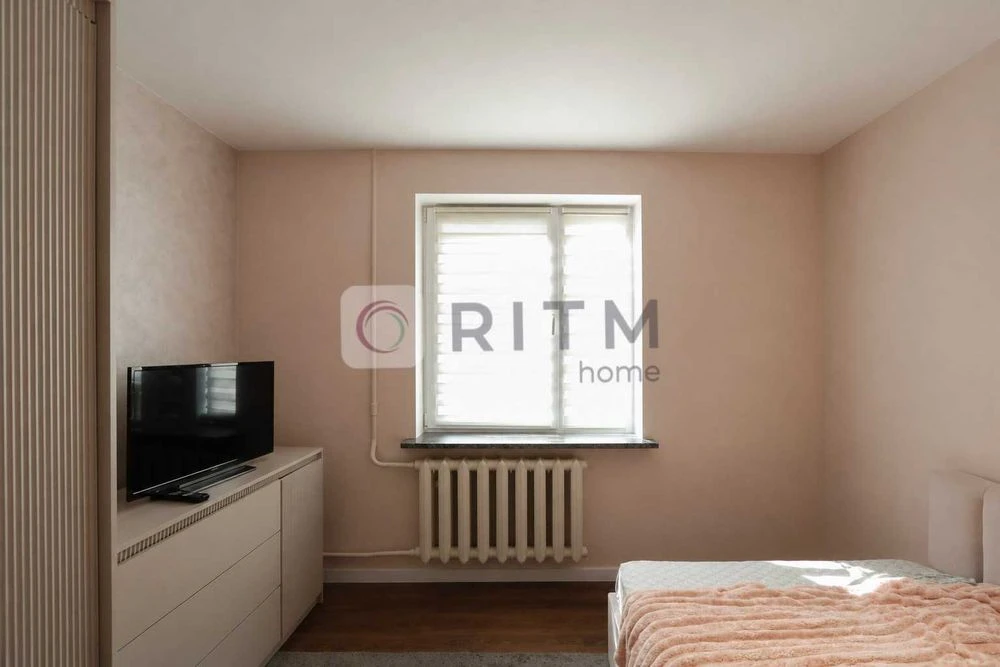 Sale of a 4-room apartment with renovation in Sykhiv district