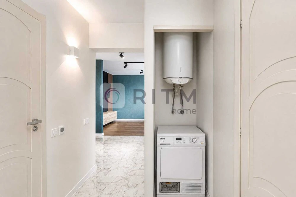 Sale of a 4-room apartment with renovation in Sykhiv district