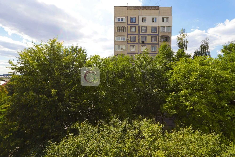 Sale of a 4-room apartment with renovation in Sykhiv district