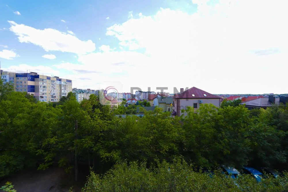 Sale of a 4-room apartment with renovation in Sykhiv district