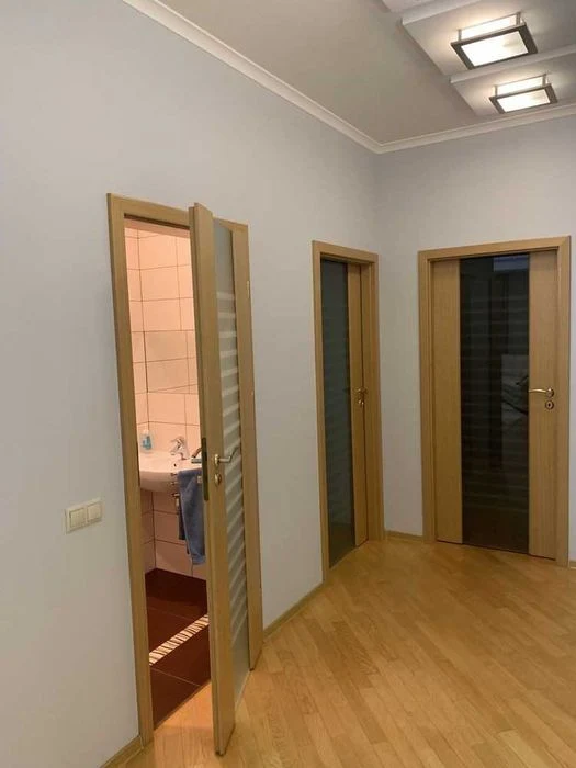 For sale 3-room apartment on Sakharova Street