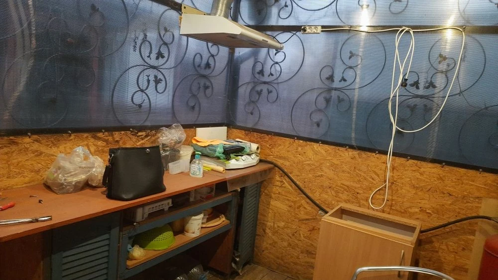 Продам возле Эпицентра домик на причале 5/1