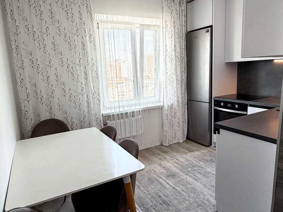 Apartment. Kyiv, Chervonoi Kalyna Ave. (Volodymyr Mayakovsk